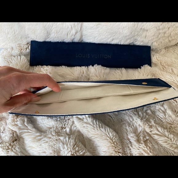 Authentic Louis Vuitton fine jewelry travel case. - Picture 4 of 5